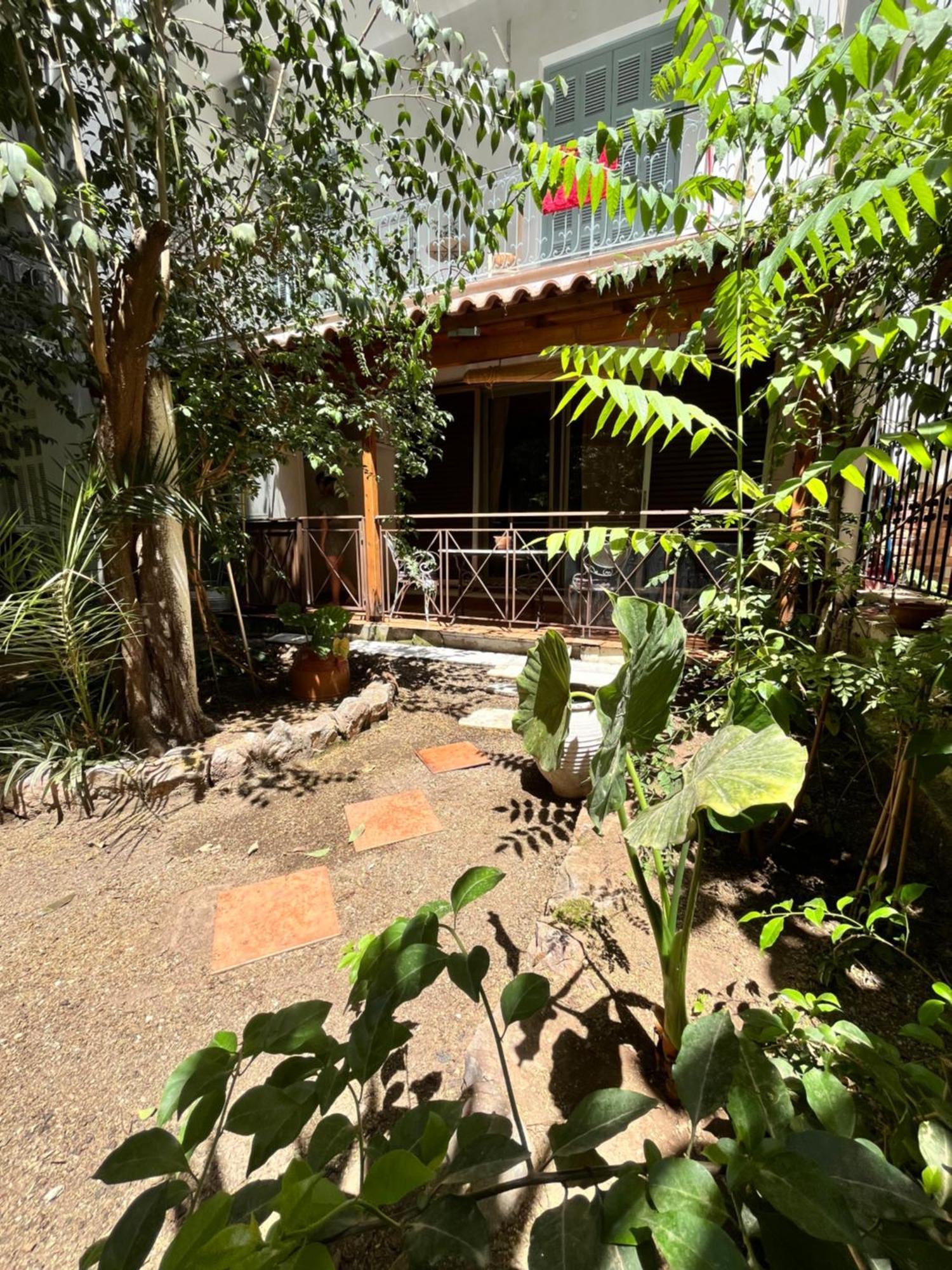 Quiet Apartment With Garden View In Kolonaki Athén Kültér fotó