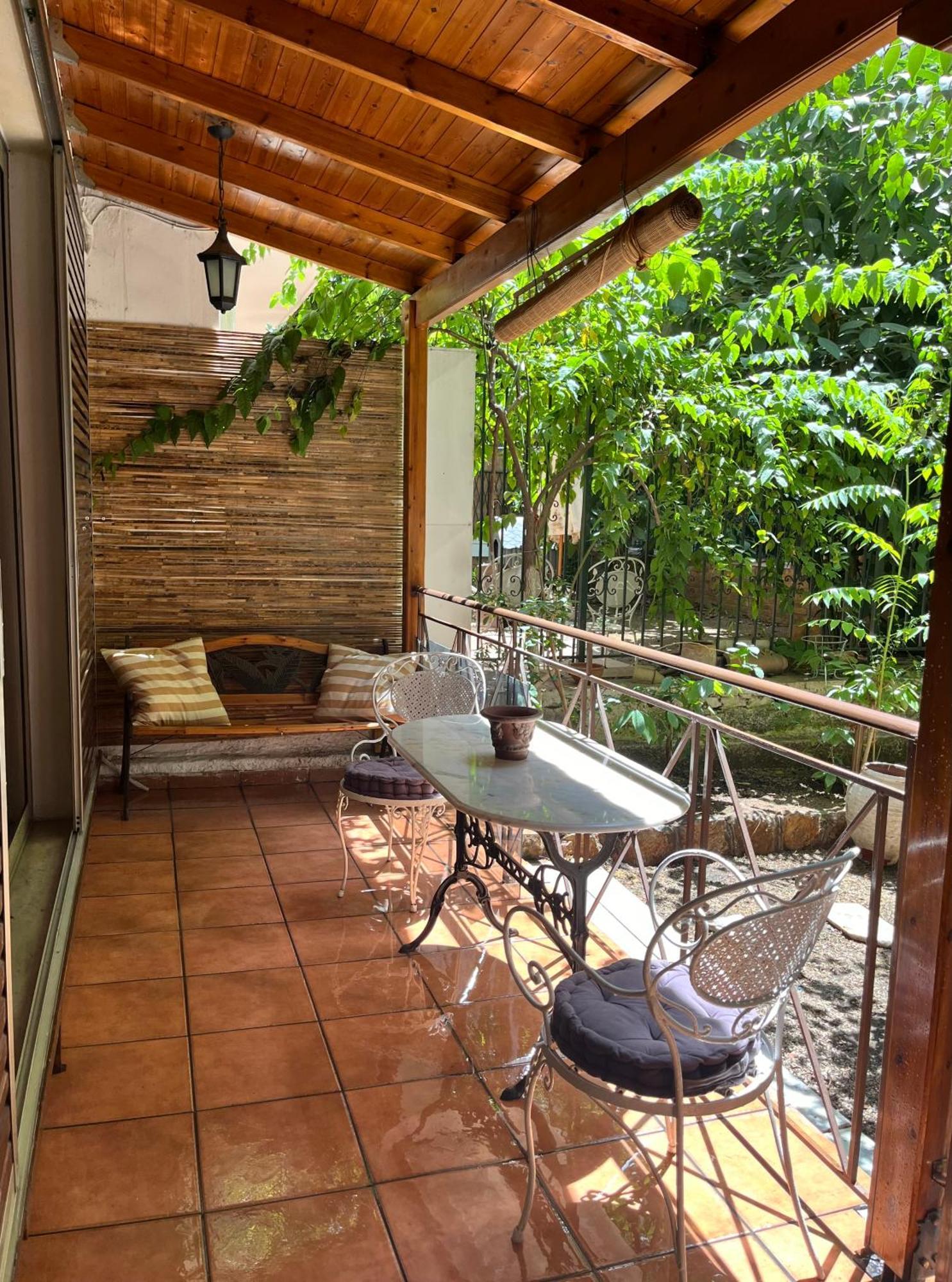 Quiet Apartment With Garden View In Kolonaki Athén Kültér fotó
