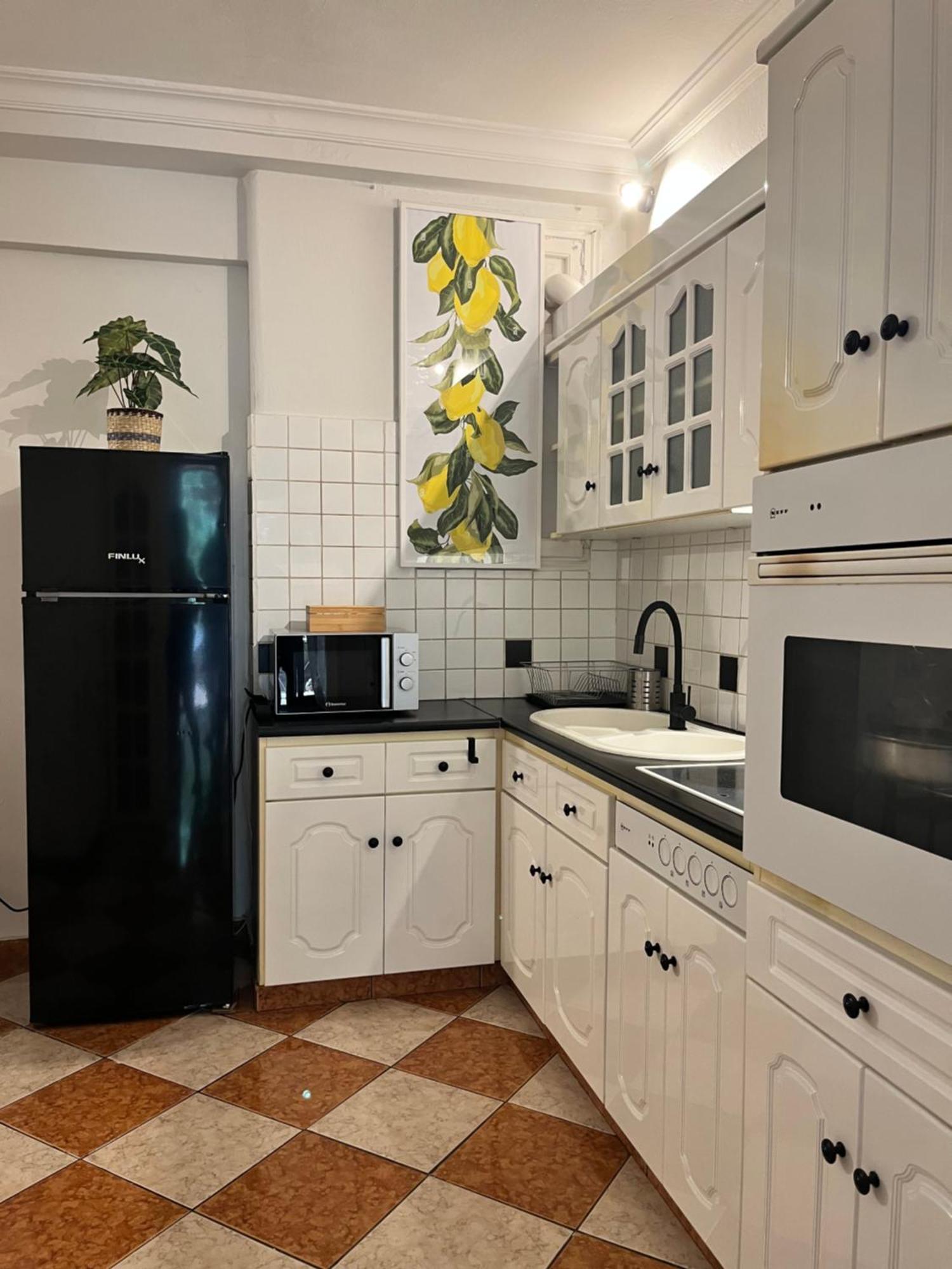 Quiet Apartment With Garden View In Kolonaki Athén Kültér fotó