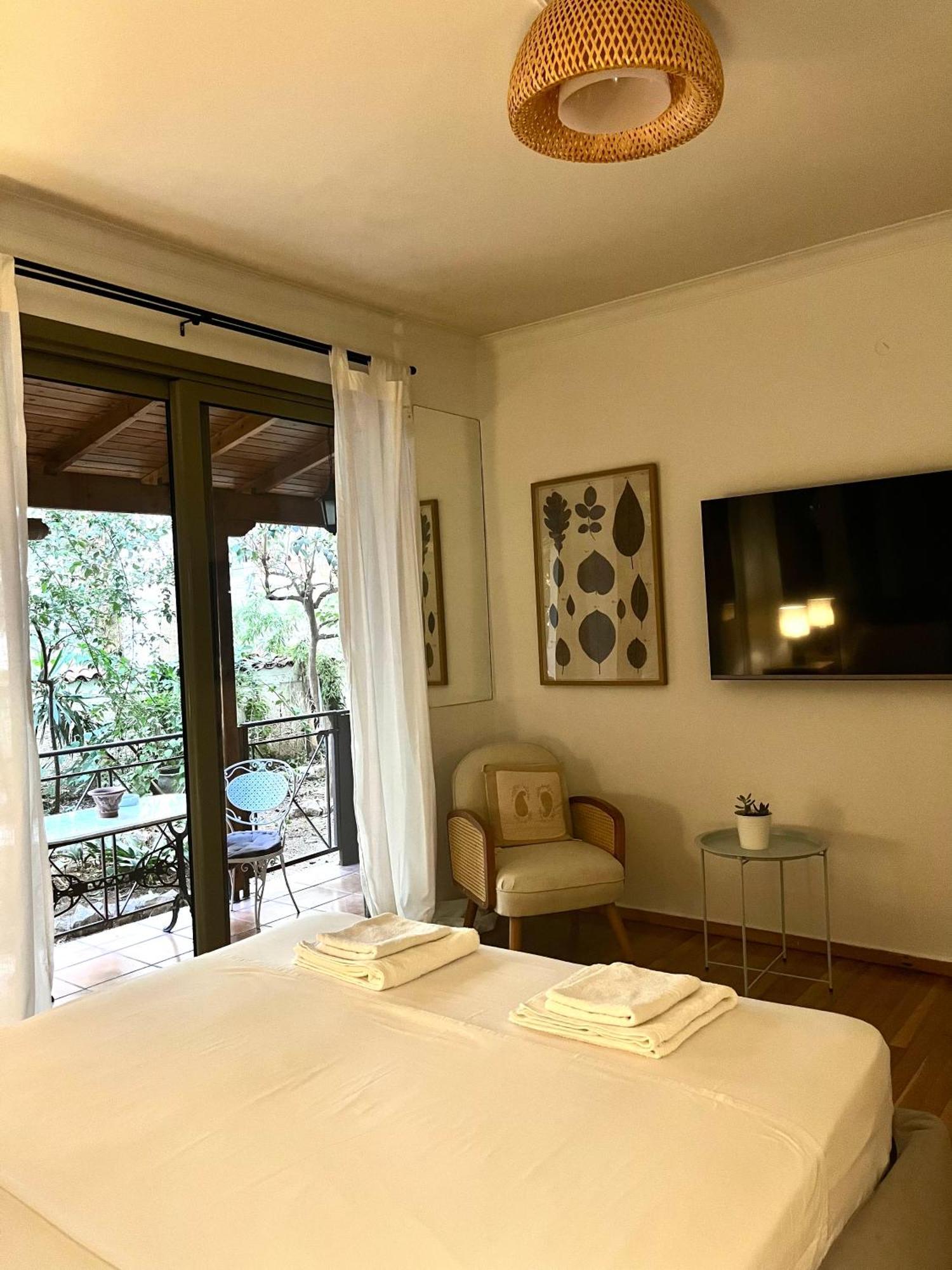 Quiet Apartment With Garden View In Kolonaki Athén Kültér fotó